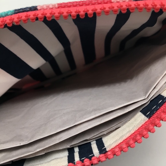 Vineyard Vines Makeup Bag NWOT - Picture 4 of 4